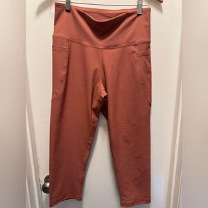 Old Navy mauve 3/4 workout pant size Large good used condition.